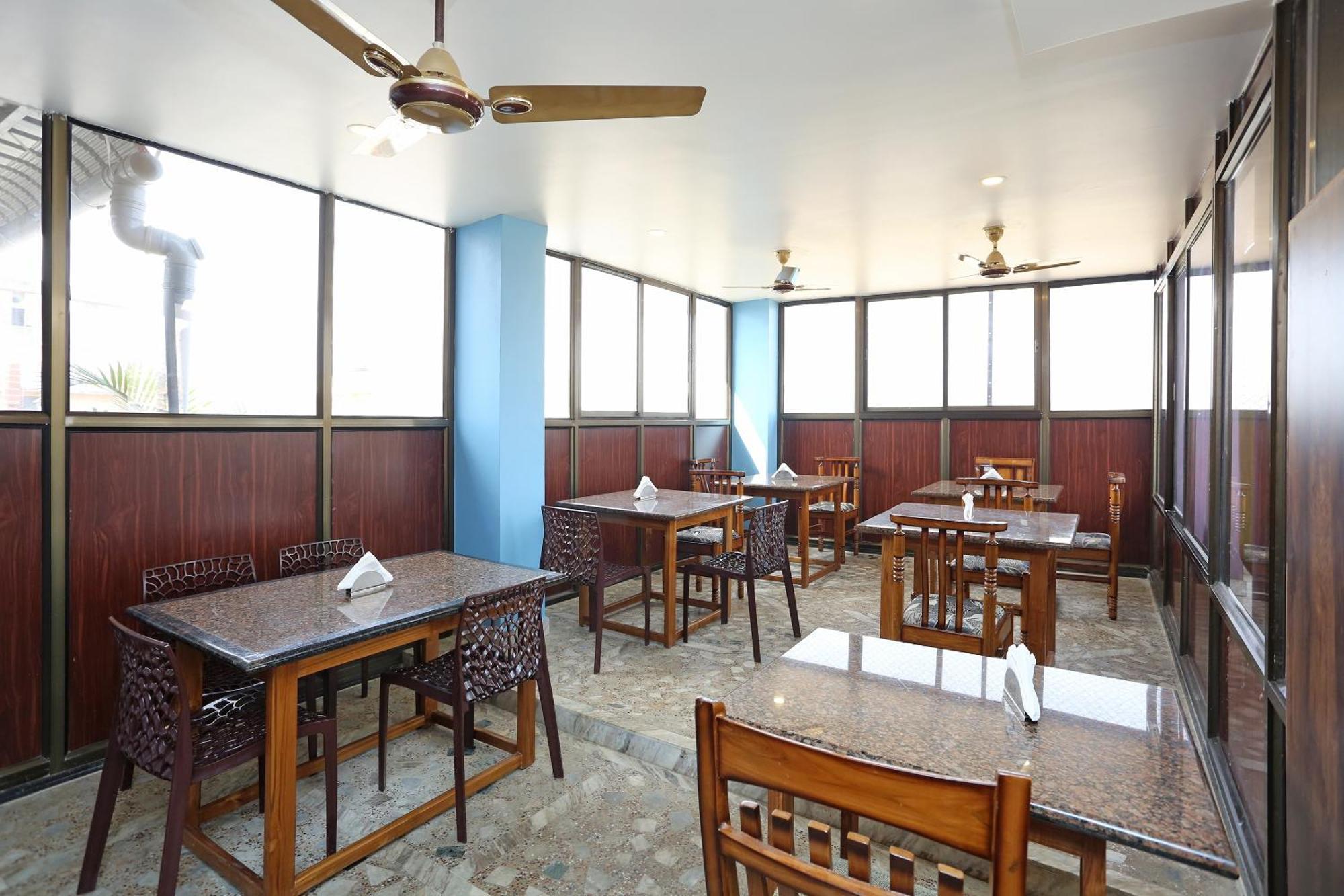 Oyo 7837樱桃城小屋 Dispur 外观 照片